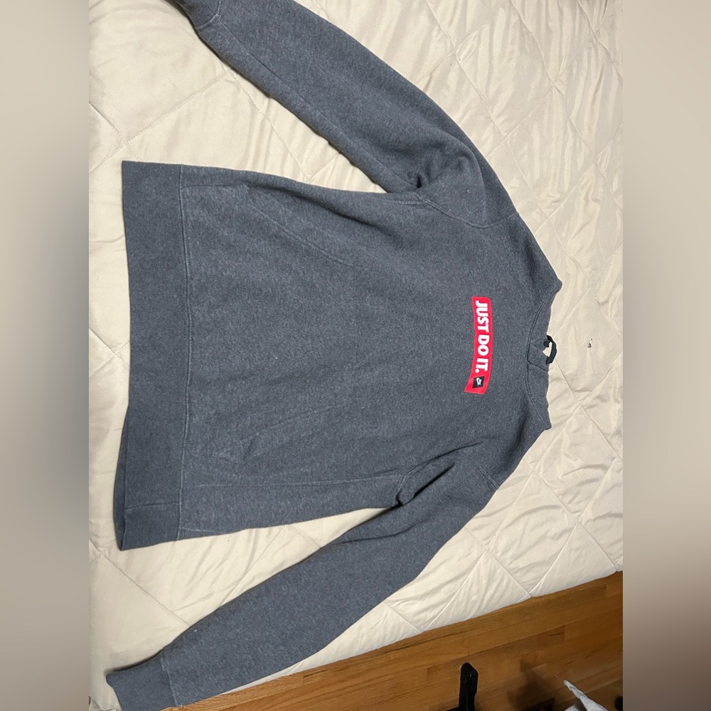 Grey Nike hoodie. Size small good condition.
